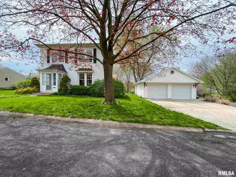 710 S Vennum St, Eureka, IL 61530 photo 1