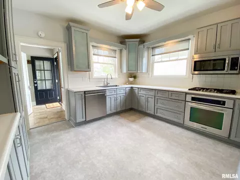 710 S Vennum St, Eureka, IL 61530 photo 9
