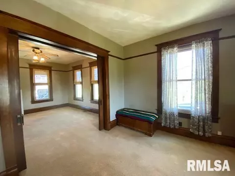 815 W Maple St, Canton, IL 61520 photo 6