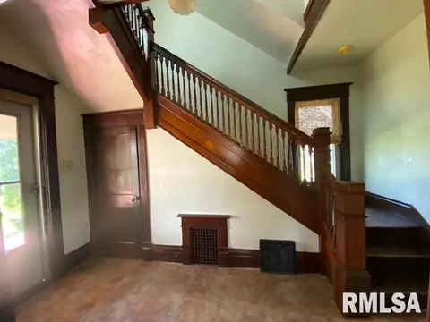 815 W Maple St, Canton, IL 61520 photo 2