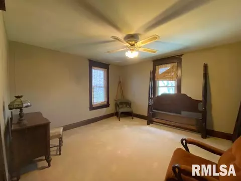815 W Maple St, Canton, IL 61520 photo 17