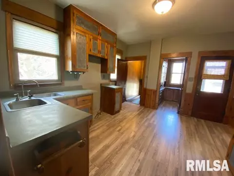 815 W Maple St, Canton, IL 61520 photo 8