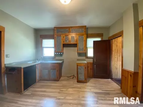 815 W Maple St, Canton, IL 61520 photo 10