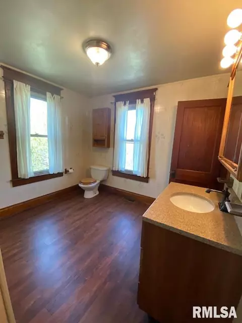 815 W Maple St, Canton, IL 61520 photo 22