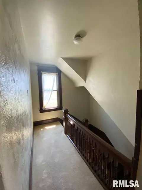 815 W Maple St, Canton, IL 61520 photo 14