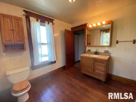 815 W Maple St, Canton, IL 61520 photo 24