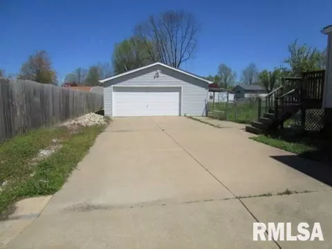 1267 E Chestnut St, Canton, IL 61520 photo 2