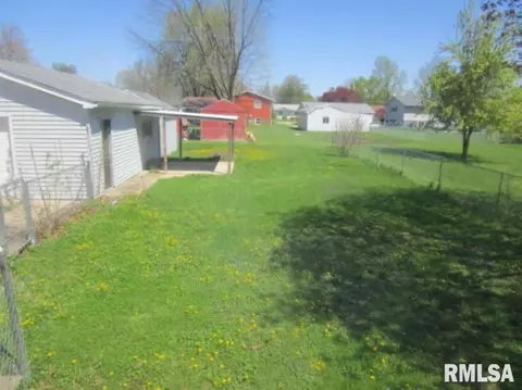 1267 E Chestnut St, Canton, IL 61520 photo 3