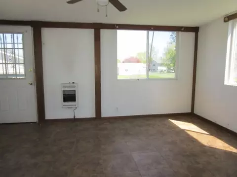 1267 E Chestnut St, Canton, IL 61520 photo 11