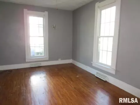 1267 E Chestnut St, Canton, IL 61520 photo 12