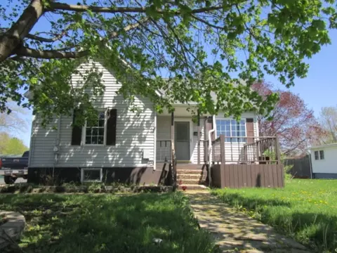 1267 E Chestnut St, Canton, IL 61520 photo 1