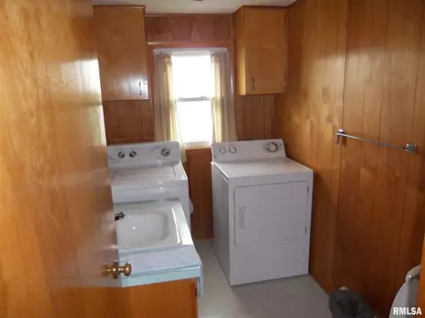 835 Main St, Fairview, IL 61432 photo 11