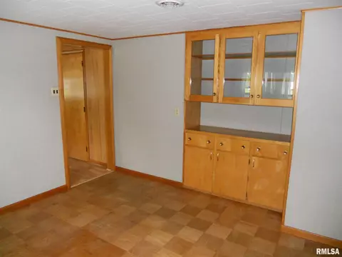 835 Main St, Fairview, IL 61432 photo 4