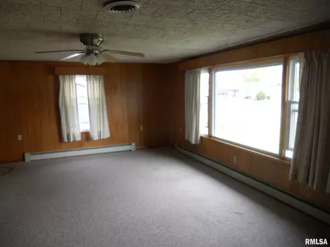 835 Main St, Fairview, IL 61432 photo 6