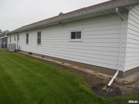 835 Main St, Fairview, IL 61432 photo 21