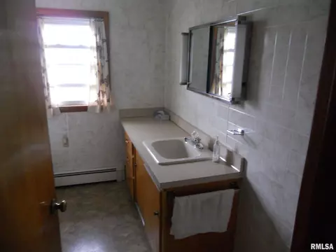 835 Main St, Fairview, IL 61432 photo 9