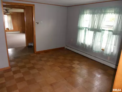 835 Main St, Fairview, IL 61432 photo 5