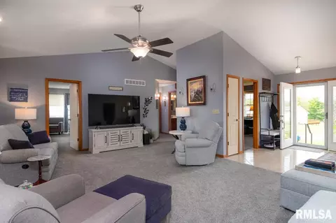 916 Dennis Dr, Eureka, IL 61530 photo 9
