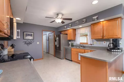 916 Dennis Dr, Eureka, IL 61530 photo 7