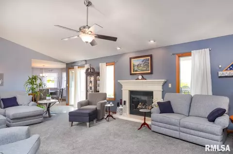 916 Dennis Dr, Eureka, IL 61530 photo 10