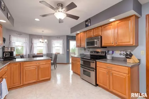 916 Dennis Dr, Eureka, IL 61530 photo 6