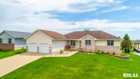 916 Dennis Dr, Eureka, IL 61530 photo 1