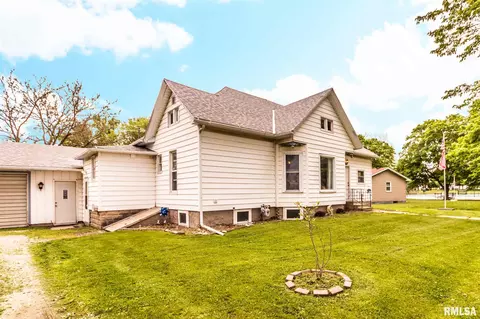 208 E 3rd St, Gridley, IL 61744 photo 2