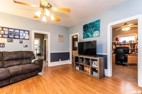 208 E 3rd St, Gridley, IL 61744 photo 5