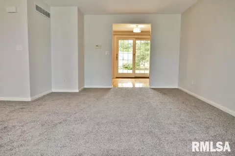 940 E Marshall St, Morton, IL 61550 photo 10