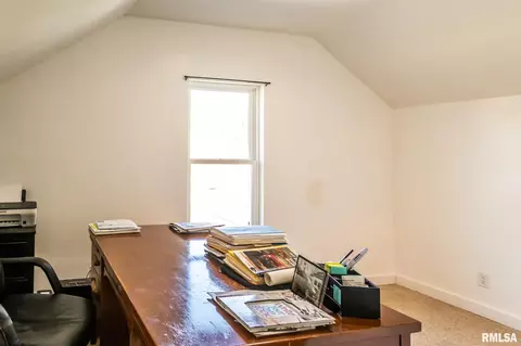 335 E Ash St, Canton, IL 61520 photo 17
