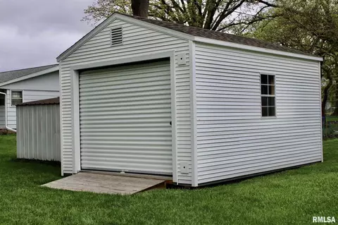 403 W Burton St, Eureka, IL 61530 photo 2