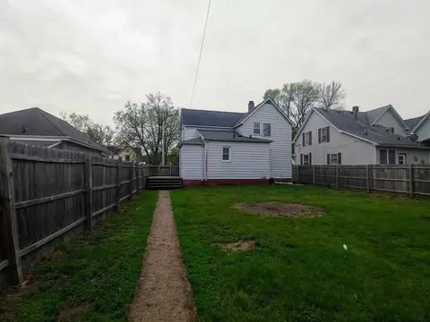 883 E Chestnut St, Canton, IL 61520 photo 18
