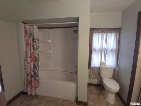 883 E Chestnut St, Canton, IL 61520 photo 16