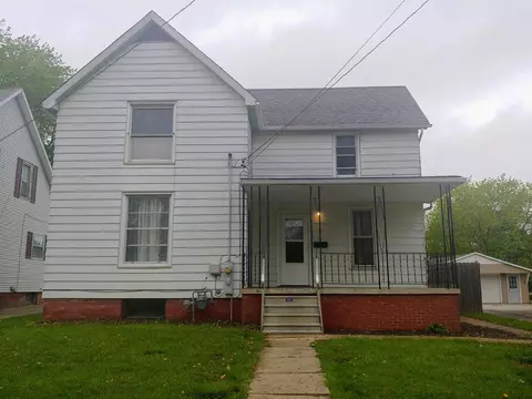 883 E Chestnut St, Canton, IL 61520 photo 1