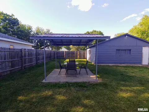 883 E Chestnut St, Canton, IL 61520 photo 20