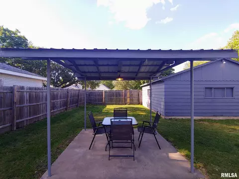 883 E Chestnut St, Canton, IL 61520 photo 21