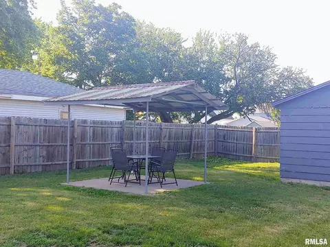 883 E Chestnut St, Canton, IL 61520 photo 24