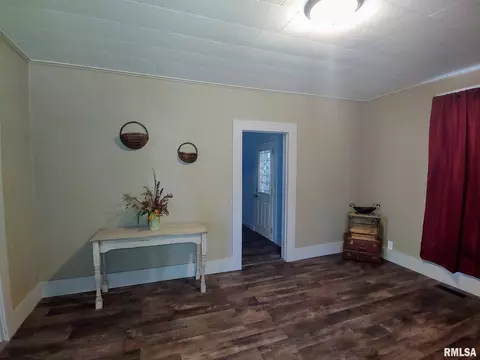 883 E Chestnut St, Canton, IL 61520 photo 2