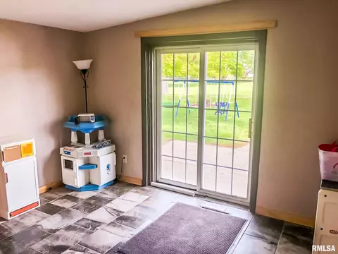 13106 Cedar St, Manito, IL 61546 photo 11