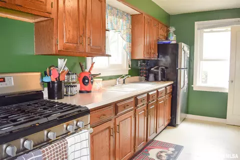 1805 N 11th St, Pekin, IL 61554 photo 6