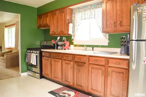 1805 N 11th St, Pekin, IL 61554 photo 8