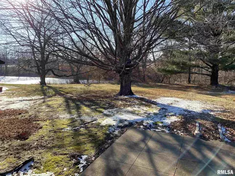 10 Heath Ct, Macomb, IL 61455 photo 9