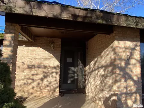 10 Heath Ct, Macomb, IL 61455 photo 2