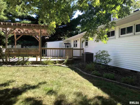 708 Bobby Ave, Macomb, IL 61455 photo 5