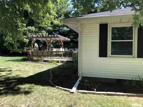 708 Bobby Ave, Macomb, IL 61455 photo 6
