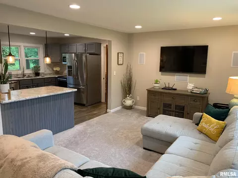 708 Bobby Ave, Macomb, IL 61455 photo 8