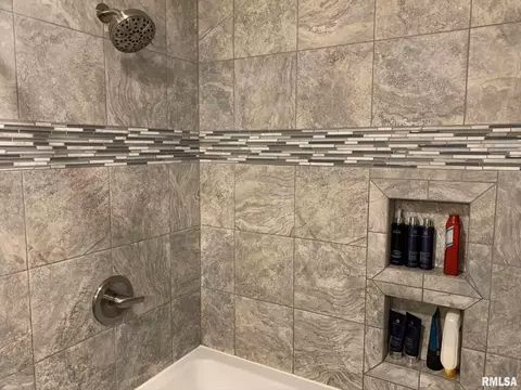 708 Bobby Ave, Macomb, IL 61455 photo 23