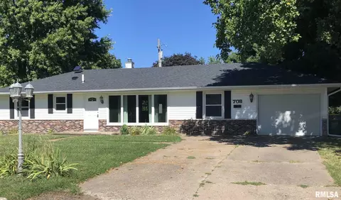 708 Bobby Ave, Macomb, IL 61455 photo 2
