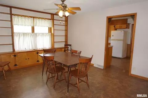 714 E Harrison St, Cuba, IL 61427 photo 6