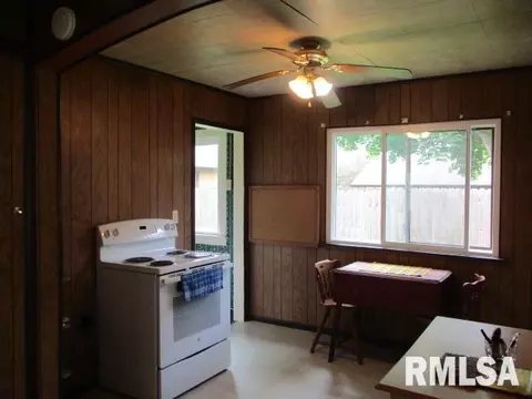 821 8th St, Lacon, IL 61540 photo 4